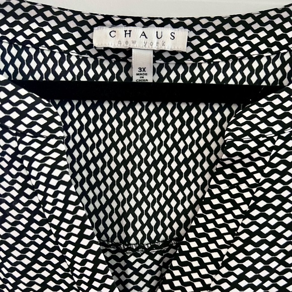 Black and White Geometric Patterned Blouse - Picture 2 of 6